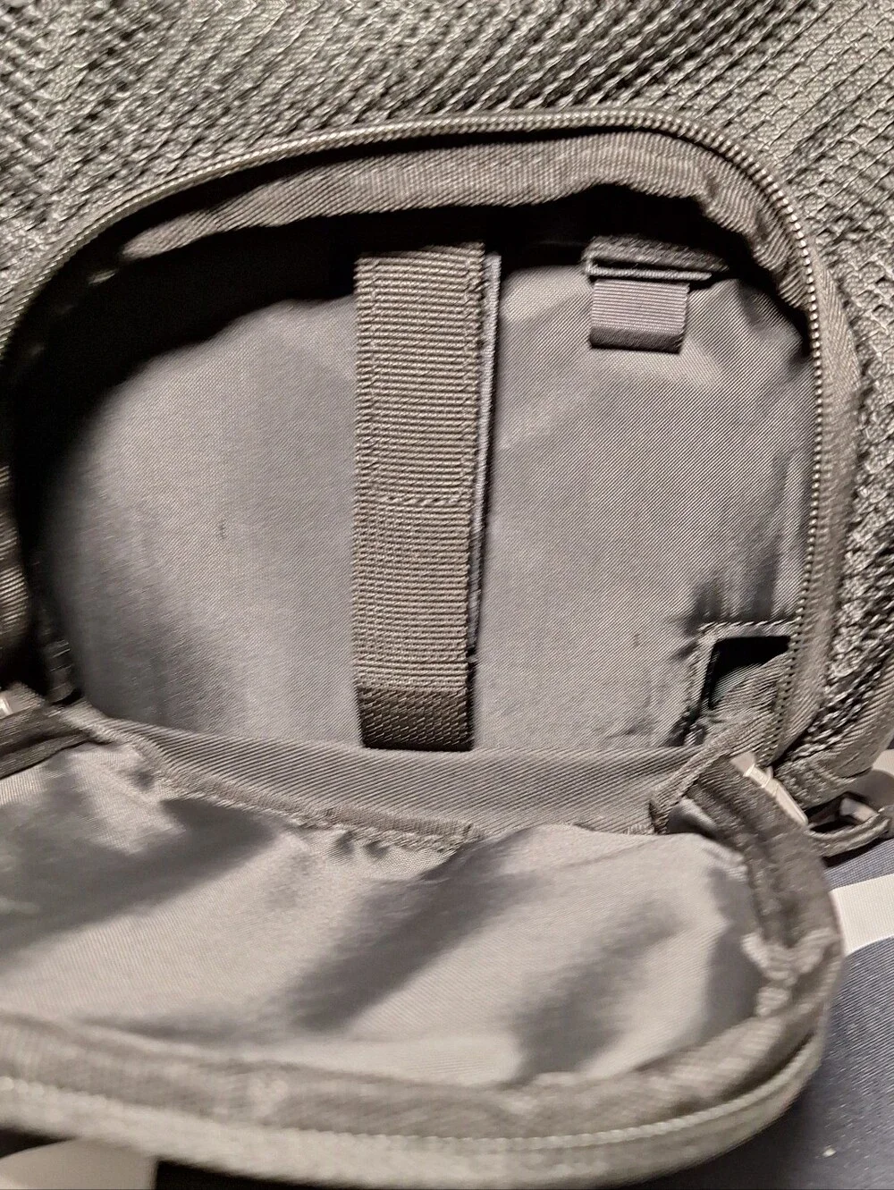 NWT ZEVEX Moog Mini Feeding Pump Backpack - Black/Grey